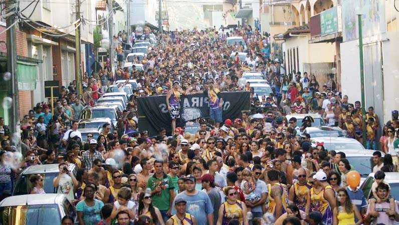 Carnaval de rua de Alvinópolis é uma dos mais animados do Estado
